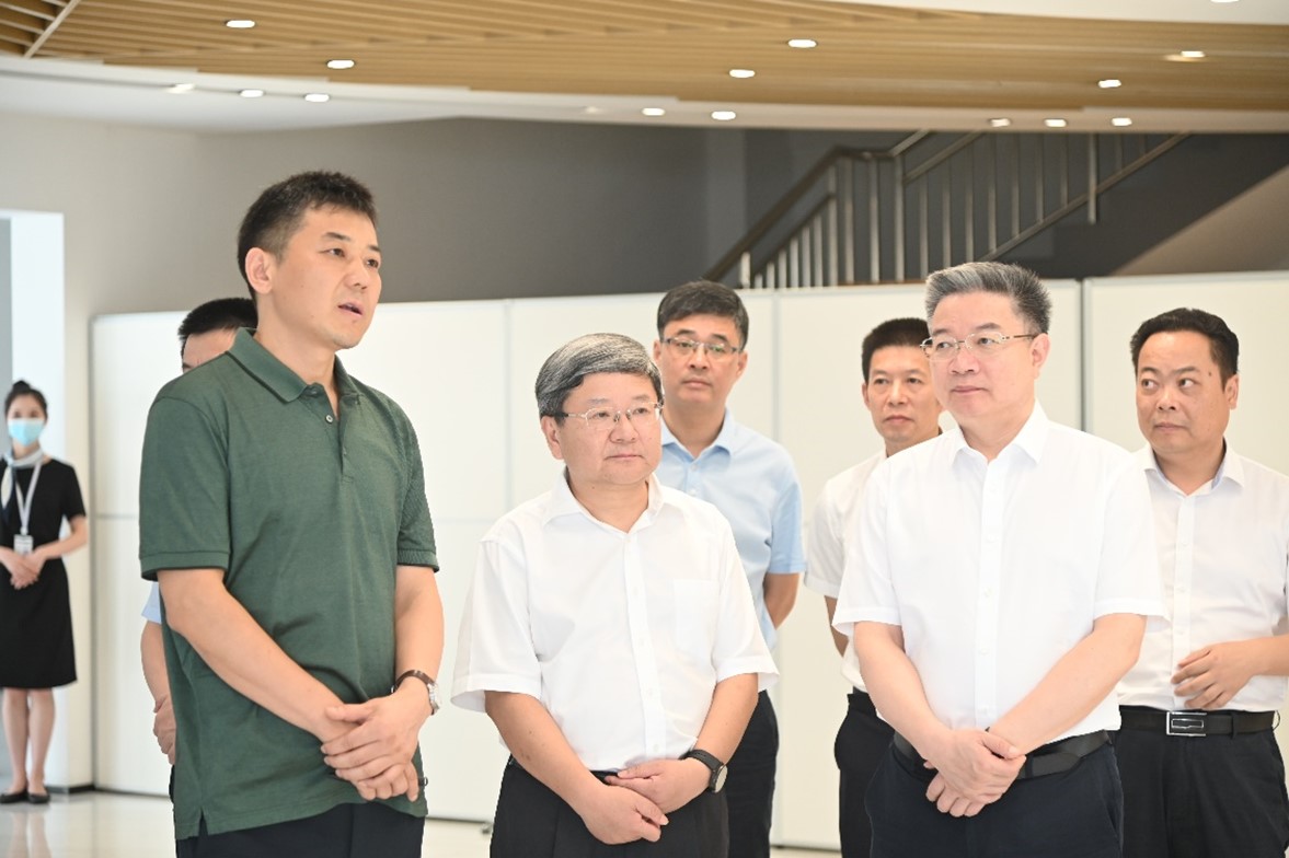 余姚市委书记傅贵荣一行莅临宁波三亿体育生物调研园区建设